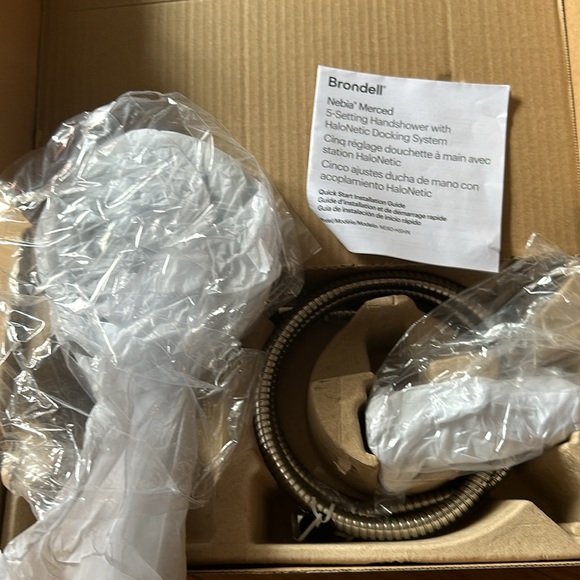 Brondell Nebia Merced
5-Setting Handshower with HaloNetic Double Docking System - Picture 4 of 4